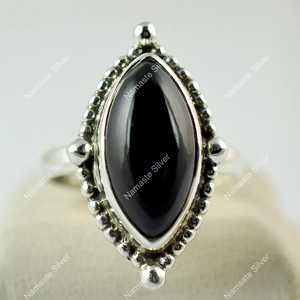 Anillo de Ónix Negro Hecho a Mano en Plata de Ley 925, Gema Negra con Corte Marquesa, Joyería de Promesa, Piedra de Nacimiento de Julio - Product Image 4