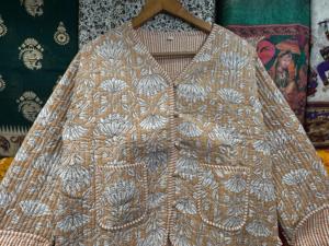 Chaquetas Kantha con estampado de bloques a mano de algodón indio, chaquetas acolchadas de algodón puro para mujer, chaquetas de invierno - Product Image 4