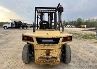Chariot élévateur Caterpillar DP70 d'occasion 2004, faible nombre d'heures, moteur à combustion interne, pneus pleins, prêt pour le tout-terrain, livraison mondiale incluse