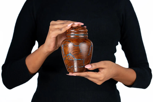 โกศเผาไม้ทำด้วยมือพร้อมฝังอีพ็อกซี่สีฟ้าสำหรับสัตว์เลี้ยงและมนุษย์ที่เป็นของที่ระลึกที่ระลึกสำหรับสัตว์เลี้ยงและมนุษย์ - Product Image 5