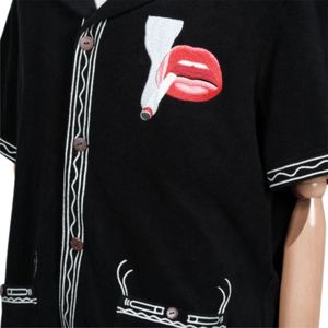 Tom Wesselmann Smoker #1 Cabana Shirt Black Terry Cloth Iconic 1967 Obra DE ARTE bordada Estilo unisex Botones de coco - Product Image 3