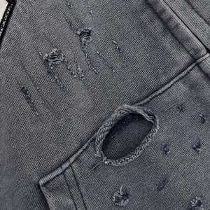 Sweat à capuche brodé en détresse avec logo de marque de poids moyen confortable Look classique Sweat à capuche unisexe mélangé en coton graphique de rue - Product Image 6