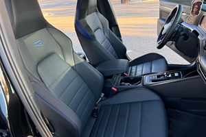 2024 สำหรับ Golf R เครื่องยนต์เทอร์โบ 4 สูบ 315 แรงม้า ระบบขับเคลื่อนสี่ล้อ AWD ระบบดิฟเฟอเรนเชียลแบบไขว้ XDS ภายในสีเข้ม เบาะหนัง หลังคาซันรูฟอัตโนมัติ - Product Image 4