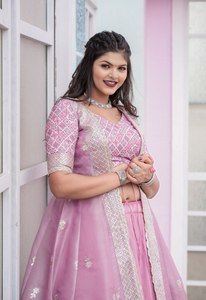 Haut à la demande de mariage et de fête porter dames Lehanga Choli disponible au prix de gros auprès de l'exportateur indien - Product Image 2