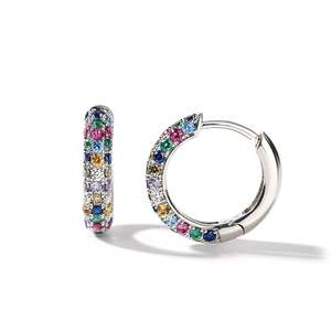 Boucles d'oreilles créoles tendance en argent 925 avec cristaux multicolores sertis clos pour femme, à porter au quotidien - Product Image 1