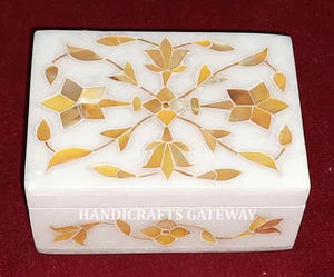กล่องเครื่องประดับหินฝังหินอ่อนสีขาวแม่ไข่มุกทรงสี่เหลี่ยมดีไซน์ดอกไม้สีทองแฮนด์เมดทนทานสำหรับบ้าน - Product Image 1