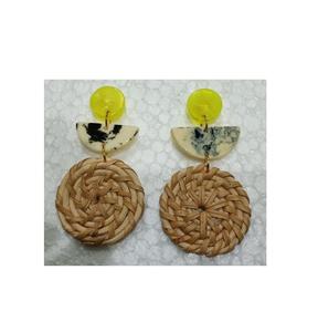 Pendientes de Aro de Resina de Alta Calidad, Diseño Creativo, Joyería de Moda, Pendientes en el Mejor Color para Fiestas, Embalaje Estándar - Product Image 1