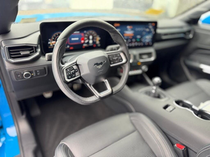 Ford Mustang GT Premium Fastback RWD 2025 Usado en Perfectas Condiciones con Paquete de Seguridad, Techo Solar, Arranque Remoto y Asientos de Cuero - Product Image 2