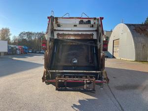 Good Quality USED 2012 VOL VO FM <b>GARBAGE</b> <b>TRUCK</b> 493000KM 4x2 6X2,EURO 5 DIESEL 339HP AUTOMATIC TRANSMISSION - Product Image 3