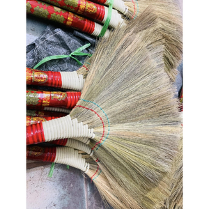 Escoba de hierba vietnamita/palo de escoba de paja suave para barrer suelos, limpieza del hogar, uso en restaurantes y hoteles - Product Image 3