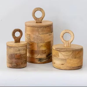 Boîte en bois de mangue, magnifique, fabriquée et tournée à la main - Product Image 1