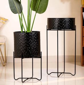 Maceta y maceta de Metal negro de alta calidad con soporte para decoración de jardín de hogar y restaurante Venta a granel en aplicaciones de plantación - Product Image 6