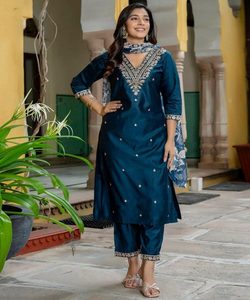 Conjunto de Salwar Kameez Tradicional Indio para Mujer, Listo para la Oficina, con Tejido Jacquard Contemporáneo y Detalles de Zari - Product Image 1