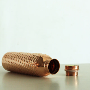 ขวดน้ำดื่มทำจากทองแดงบริสุทธิ์สำหรับเดินทางเล่นกีฬาโยคะอายุรเวทประโยชน์ต่อสุขภาพภาชนะพลาสติก - Product Image 4