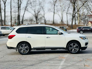 PATHFINDER PLATINUM 4WD SUV 2017 d'occasion en excellent état, transmission intégrale variable, moteur V6 3.5L 284 ch, crossover à vendre - Product Image 4