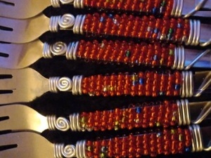 Ensemble de fourchettes en acier inoxydable avec poignée micro perlée de couleur orange, parfait pour les ustensiles de cuisine à domicile, les hôtels et les restaurants. - Product Image 2