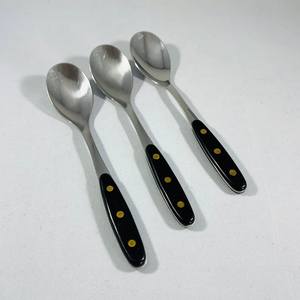 Juegos de Cubiertos de último diseño Juego de cubiertos de mango Premium con cubiertos de metal sostenible con espejo plateado con mango Premium de agarre - Product Image 4