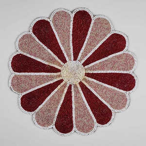 Sous-verres bohèmes vintage en forme de fleur, faits à la main, 36 cm, en perles écologiques et satin, pour table à manger et cuisine, rouge - Product Image 3