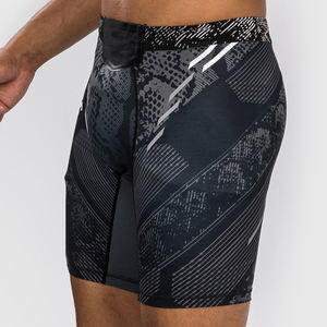 Shorts de compresión de tela de alta calidad para MMA, auténticos shorts negros para hombre para la noche de combates. - Product Image 3