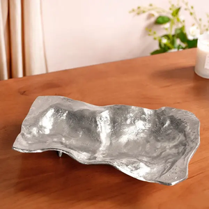 Plateau de service en métal fait main de nouvelle conception pour l'utilisation de restaurant d'hôtel plateau de service en métal d'aluminium de finition de fonte - Product Image 3