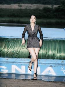 Robe midi à manches longues pour femmes avec col fendu Taille élastique Robe midi XAVIA Tissu non froissé du Vietnam - Product Image 2