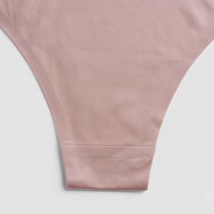 Culottes romantiques roses ajustées et sans coutures en Spandex/Nylon de haute qualité, taille basse, à sequins, ajourées, fines et sexy, sous-vêtements ODM OBM - Product Image 4