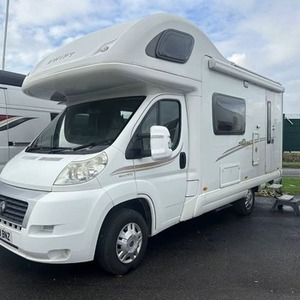 Camping-car mobile tout-terrain avec une chambre, une salle de bain, climatisation et télévision à vendre - Product Image 4