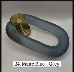 Grande tenture murale transparente colorée d'art de maillons de chaîne de résine époxyde pour des projets personnalisés - Product Image 3