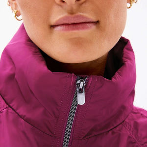 Chaquetas de bombardero de invierno para hombres y mujeres con opciones de marca personalizadas Aislamiento grueso Interior suave y aspecto elegante al aire libre - Product Image 2