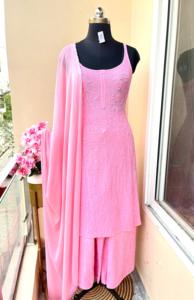 Conjunto Original Lucknowi Chikankari Bordado a Mano en Modal, Kurti Recto Elegante de Verano con Sharara y Dupatta |   Trabajo Artesanal Súper Intrincado - Product Image 2