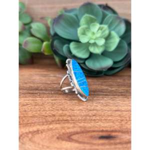 Anillo Steve Francisco Talla 6 con Ópalo Azul, Incrustaciones de Plata de Ley, Baño de Rodio, 8mm de Ancho, Joyería para Uso Diario con Zirconia como Piedra Principal - Product Image 4