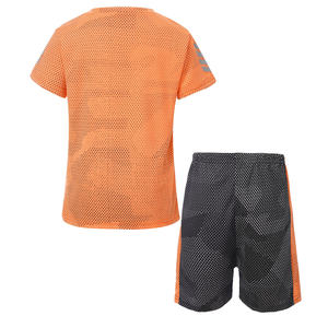 Vente en gros de nouveaux vêtements de football pour hommes, maillots de football et shorts de football respirants à séchage rapide pour l'entraînement - Product Image 3