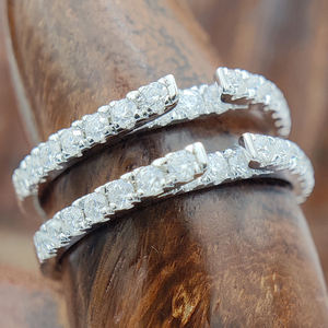 Ajuste de punta de boda Joyería nupcial 10K Oro amarillo VVS1 Diamante de moissanita redondo Banda doble Compromiso Anillo de banda de eternidad - Product Image 6