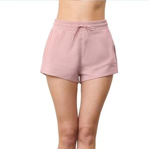 Nouveau style de shorts respirants de haute qualité pour femmes avec impression de logo personnalisé OEM tissu et logo personnalisés - Product Image 1