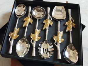 Ensemble d'argenterie personnalisée au fini or Poignées en résine incluant des couverts en acier métal réutilisables Assiette à dîner Fourchettes décoratives - Product Image 4