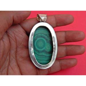 Colgante de Plata de Ley 925 hecho a mano colgante de malaquita ovalada verde encantos finos Regalo para mamá Escorpio hecho a mano por Artista - Product Image 4