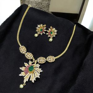 Conjunto de collar con acabado mate de Zirconia cúbica de primera calidad para niñas, ideal para ropa informal y formal, conjunto de diseño de Pavo Real Simple - Product Image 1