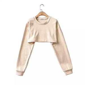 Sweat-shirt à capuche court en coton imprimé avec logo personnalisé pour femmes col montant haut court d'hiver Maximize Wear articles en stock - Product Image 3