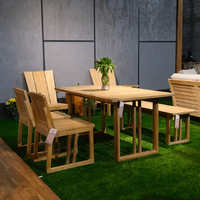 Table à manger carrée en bois massif, design moderne et minimaliste, écologique et durable, idéale pour les hôtels - Vente flash