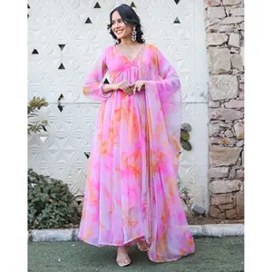 ชุดเซ็ตเสื้อผ้าลายดอกไม้หลากสีสันสไตล์ลำลองสีชมพูของเลย์ลา ไซส์ XXL ผ้าทอถักแบบมีฮู้ดทรงเพชร เหมาะสำหรับชุดฤดูใบไม้ร่วง - Product Image 1