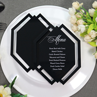 Carte de menu de mariage en acrylique de forme géométrique noire élégante avec impression blanche pour l'événement de mariage