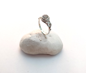 Bague de mariage artisanale en argent sterling 925 plaqué or avec pierre précieuse labradorite et sertissage clos diamanté pour femme, idéale pour les fêtes et la vente en gros, cadeau - Product Image 4
