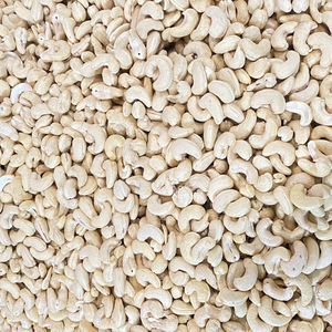 Meilleur prix pour les noix de cajou W320 brutes du Vietnam, de haute qualité, SANTIGO, comestibles, durée de conservation de 24 mois, sans taxes - Product Image 1