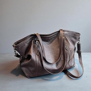 กระเป๋าโท้ทหนังคลาสสิกสำหรับผู้หญิงกระเป๋าขนาดกว้างขวางสำหรับใช้ในชีวิตประจำวันและธุรกิจจากอินเดีย - Product Image 1