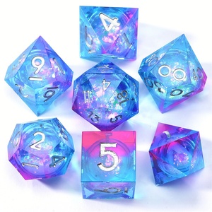 Juego de Dados de Resina de 7 Piezas con Núcleo Líquido Rosa y Azul, Diseño de Dragón y Masmorra - Product Image 1