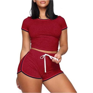 Ensemble T-shirts et shorts en velours rouge uni 2026, ensemble surdimensionné en velours personnalisé, ensemble deux pièces en velours, ensemble short cycliste pour femme - Product Image 4