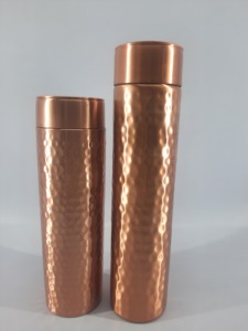 Botellas de cobre hechas a medida de metal en una variedad de patrones adecuados para regalar y para tiendas caseras - Product Image 3