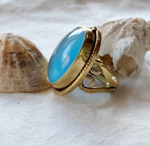 แหวนเงินสเตอร์ลิง925กว้างประณีตประดับด้วยพลอยคาลซิโดนีสีฟ้าทำด้วยมือทรงรีตัดอัญมณีชั้นดีสำหรับสัญญาครบรอบปี - Product Image 6