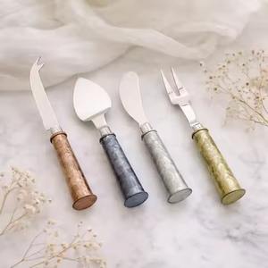 Ensemble de service à fromage en acier inoxydable de luxe avec poignée en résine verte - Product Image 5