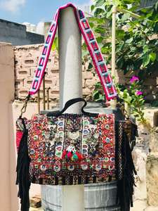 Pochette Boho en soie brodée avec diamant perlé et strass sac à main de soirée peint à la main pour les occasions formelles - Product Image 4